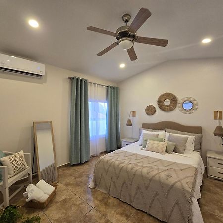 Rooi Santo Residence Palm Beach Esterno foto